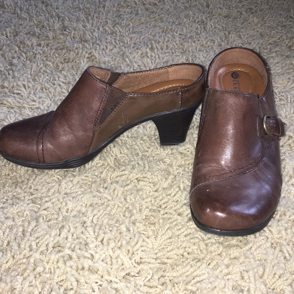 Brown mules